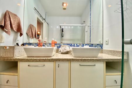 Apartamento à venda com 230m², 4 quartos e 2 vagasBanheiro social