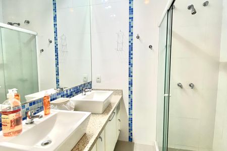 Apartamento à venda com 230m², 4 quartos e 2 vagasBanheiro social