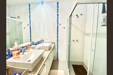 Apartamento à venda com 230m², 4 quartos e 2 vagasBanheiro social