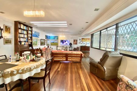 Apartamento à venda com 230m², 4 quartos e 2 vagasSala