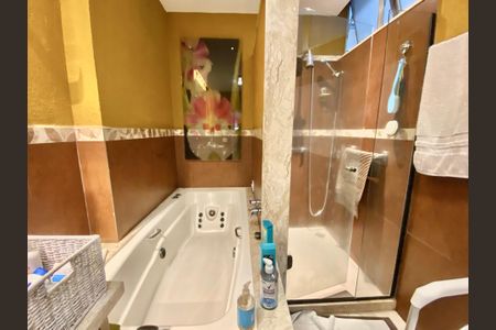 Apartamento à venda com 230m², 4 quartos e 2 vagasBanheiro da Suíte 3