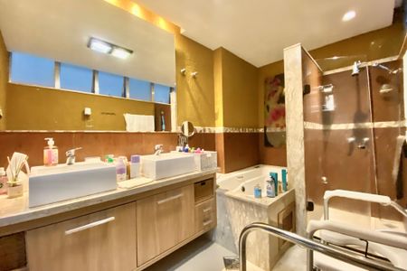 Apartamento à venda com 230m², 4 quartos e 2 vagasBaBanheiro da Suíte 3