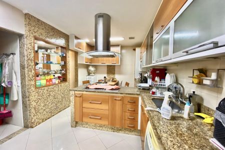 Apartamento à venda com 230m², 4 quartos e 2 vagasCozinha