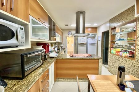 Apartamento à venda com 230m², 4 quartos e 2 vagasCozinha