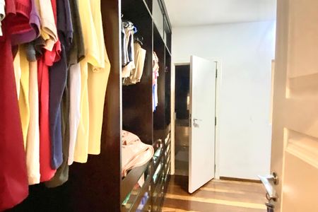 Apartamento à venda com 230m², 4 quartos e 2 vagasCloset suíte 3