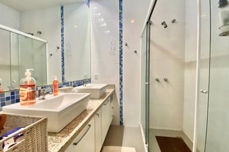 Apartamento à venda com 230m², 4 quartos e 2 vagasBanheiro social