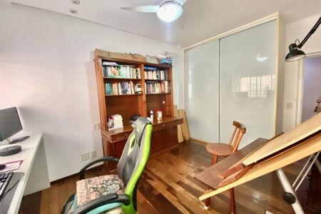 Apartamento à venda com 230m², 4 quartos e 2 vagasQuarto 2