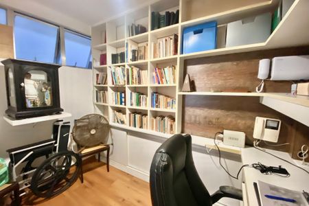 Apartamento à venda com 230m², 4 quartos e 2 vagasEscritório