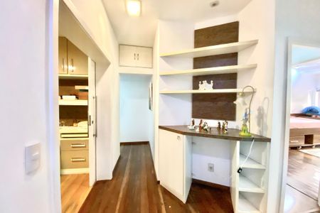 Apartamento à venda com 230m², 4 quartos e 2 vagasCorredor