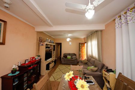 Casa à venda com 200m², 3 quartos e 2 vagasSala