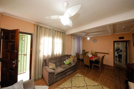 Casa à venda com 200m², 3 quartos e 2 vagasSala