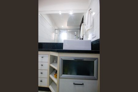 Apartamento à venda com 110m², 2 quartos e 2 vagasBanheiro 1