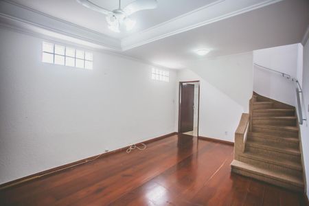 Casa à venda com 180m², 3 quartos e 1 vagaSala