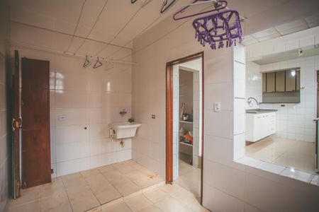 Casa à venda com 180m², 3 quartos e 1 vagaÁrea de Serviço