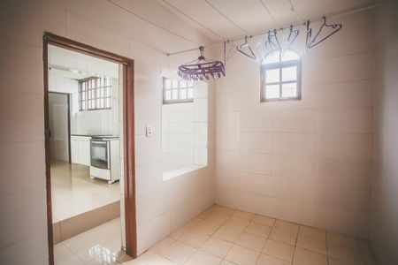 Casa à venda com 180m², 3 quartos e 1 vagaÁrea de Serviço