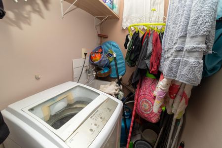 Casa à venda com 965m², 4 quartos e 4 vagasCasa 2 - Área de Serviço