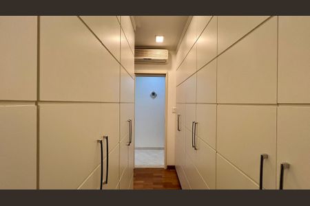 Apartamento à venda com 290m², 3 quartos e 2 vagasCloset da suíte 2