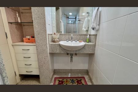 Apartamento à venda com 290m², 3 quartos e 2 vagasBanheiro da Suíte 1