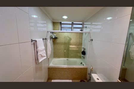 Apartamento à venda com 290m², 3 quartos e 2 vagasBanheiro da Suíte 2