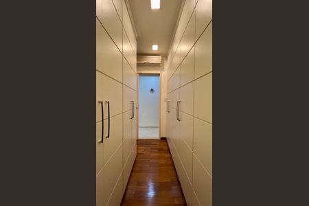 Apartamento à venda com 290m², 3 quartos e 2 vagasCloset da suíte 2