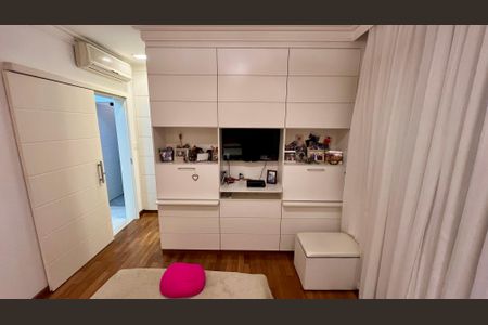 Apartamento à venda com 290m², 3 quartos e 2 vagasSuíte 2