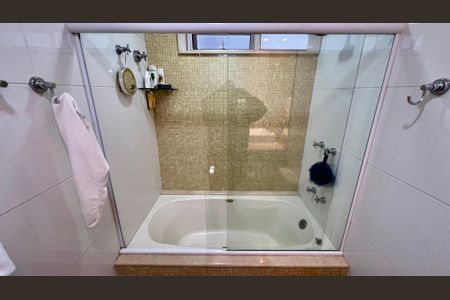 Apartamento à venda com 290m², 3 quartos e 2 vagasBanheiro da Suíte 2