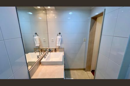 Apartamento à venda com 290m², 3 quartos e 2 vagasBanheiro da Suíte 2