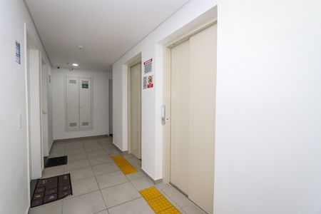 Apartamento para alugar com 36m², 2 quartos e sem vaga Apartamento para alugar com 36m², 2 quartos e sem vagaHall Social