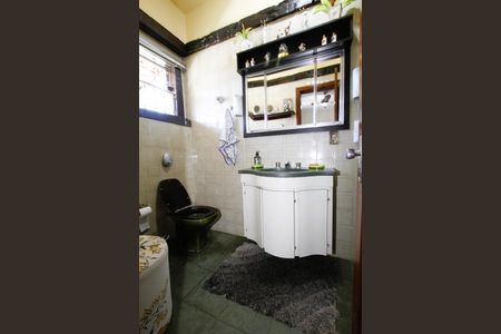 Casa à venda com 340m², 4 quartos e 2 vagasBanheiro da Suíte