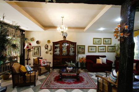 Casa à venda com 340m², 4 quartos e 2 vagasSala