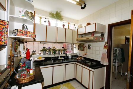 Casa à venda com 340m², 4 quartos e 2 vagasCozinha