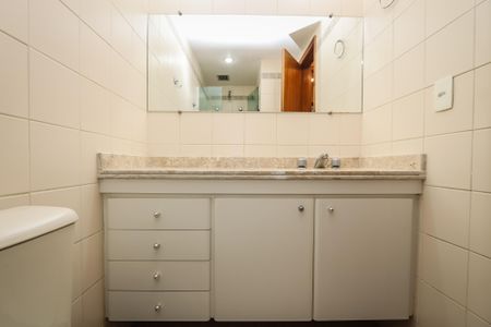 Apartamento à venda com 63m², 2 quartos e 1 vaga Apartamento à venda com 63m², 2 quartos e 1 vagaBanheiro