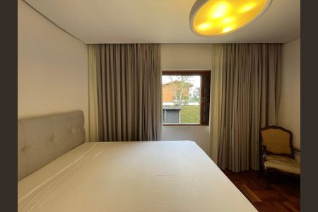 Casa à venda com 449m², 3 quartos e 4 vagas Casa à venda com 449m², 3 quartos e 4 vagasQuarto 3