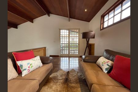 Casa à venda com 449m², 3 quartos e 4 vagas Casa à venda com 449m², 3 quartos e 4 vagasSala de Estar