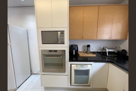 Casa à venda com 449m², 3 quartos e 4 vagas Casa à venda com 449m², 3 quartos e 4 vagasCozinha