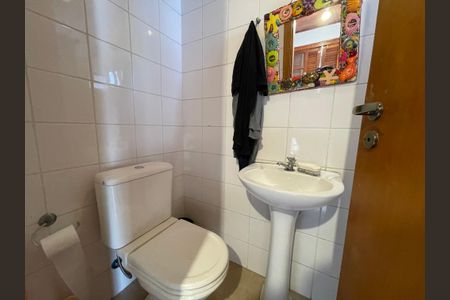 Casa à venda com 449m², 3 quartos e 4 vagas Casa à venda com 449m², 3 quartos e 4 vagasBanheiro de serviço