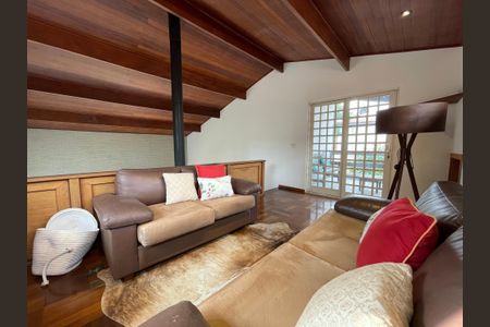 Casa à venda com 449m², 3 quartos e 4 vagas Casa à venda com 449m², 3 quartos e 4 vagasSala de Estar