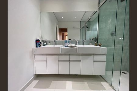 Casa à venda com 449m², 3 quartos e 4 vagas Casa à venda com 449m², 3 quartos e 4 vagasBanheiro 3