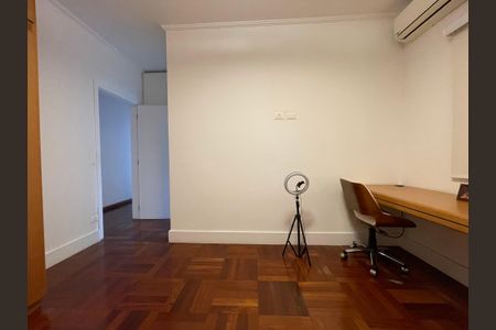 Casa à venda com 449m², 3 quartos e 4 vagas Casa à venda com 449m², 3 quartos e 4 vagasQuarto 1