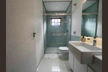 Casa à venda com 449m², 3 quartos e 4 vagas Casa à venda com 449m², 3 quartos e 4 vagasBanheiro 2