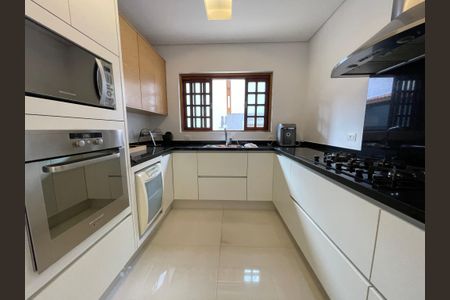 Casa à venda com 449m², 3 quartos e 4 vagas Casa à venda com 449m², 3 quartos e 4 vagasCozinha