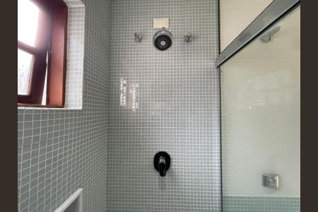 Casa à venda com 449m², 3 quartos e 4 vagas Casa à venda com 449m², 3 quartos e 4 vagasBanheiro 2