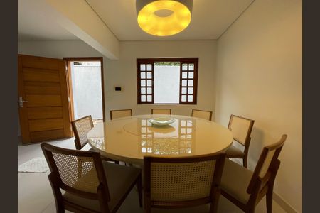 Casa à venda com 449m², 3 quartos e 4 vagas Casa à venda com 449m², 3 quartos e 4 vagasSala de Jantar