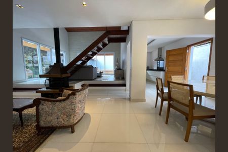 Casa à venda com 449m², 3 quartos e 4 vagas Casa à venda com 449m², 3 quartos e 4 vagasSala