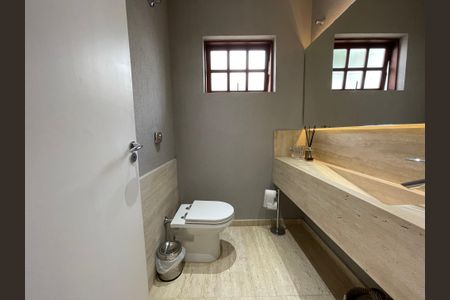 Casa à venda com 449m², 3 quartos e 4 vagas Casa à venda com 449m², 3 quartos e 4 vagasLavabo