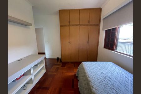 Casa à venda com 449m², 3 quartos e 4 vagas Casa à venda com 449m², 3 quartos e 4 vagasQuarto 2