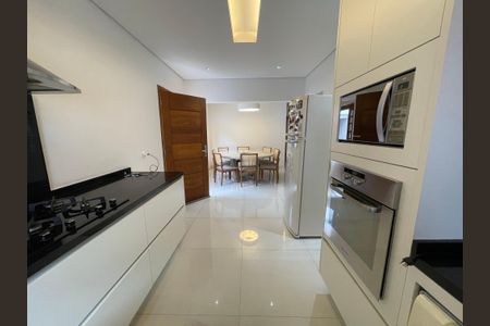 Casa à venda com 449m², 3 quartos e 4 vagas Casa à venda com 449m², 3 quartos e 4 vagasCozinha