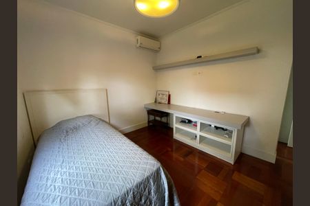 Casa à venda com 449m², 3 quartos e 4 vagas Casa à venda com 449m², 3 quartos e 4 vagasQuarto 2