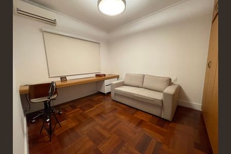 Casa à venda com 449m², 3 quartos e 4 vagas Casa à venda com 449m², 3 quartos e 4 vagasQuarto 1