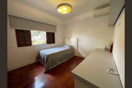 Casa à venda com 449m², 3 quartos e 4 vagas Casa à venda com 449m², 3 quartos e 4 vagasQuarto 2